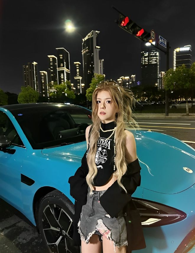 质量都这么高的吗？仙女也就长这样吧不朽情缘手机版小米SU7的美女车主(图3)
